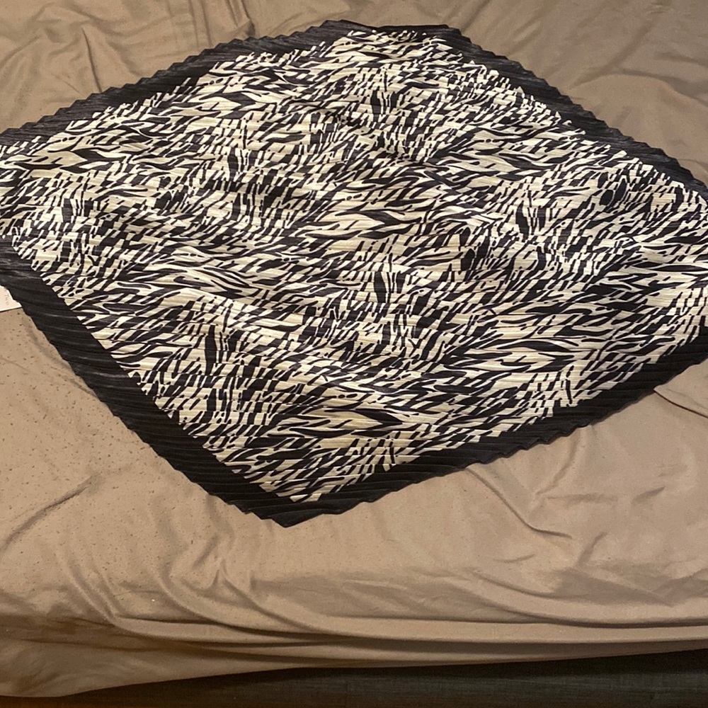 Women’s scarf